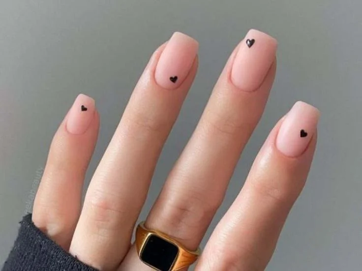 Es ideal para nivelar la uña por lo que es muy potente para reparar cualquier irregularidad en la placa de la uña