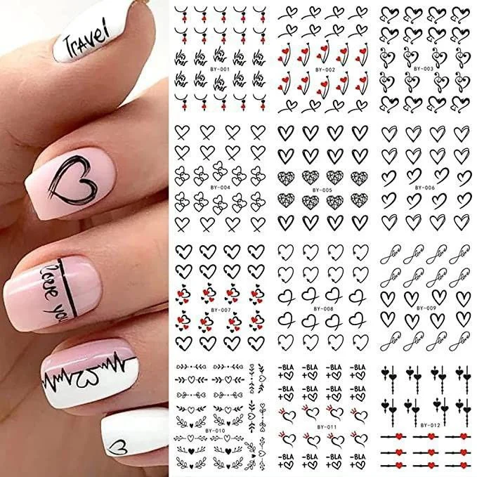 Hay infinidad de marcas que ofrecen estos stickers que son finas láminas impresas con diseños decorativos que se aplican fácilmente sobre las uñas